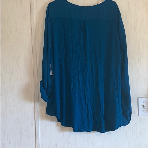 🌸2 for $10🌸 Blue blouse - Picture 2 of 2